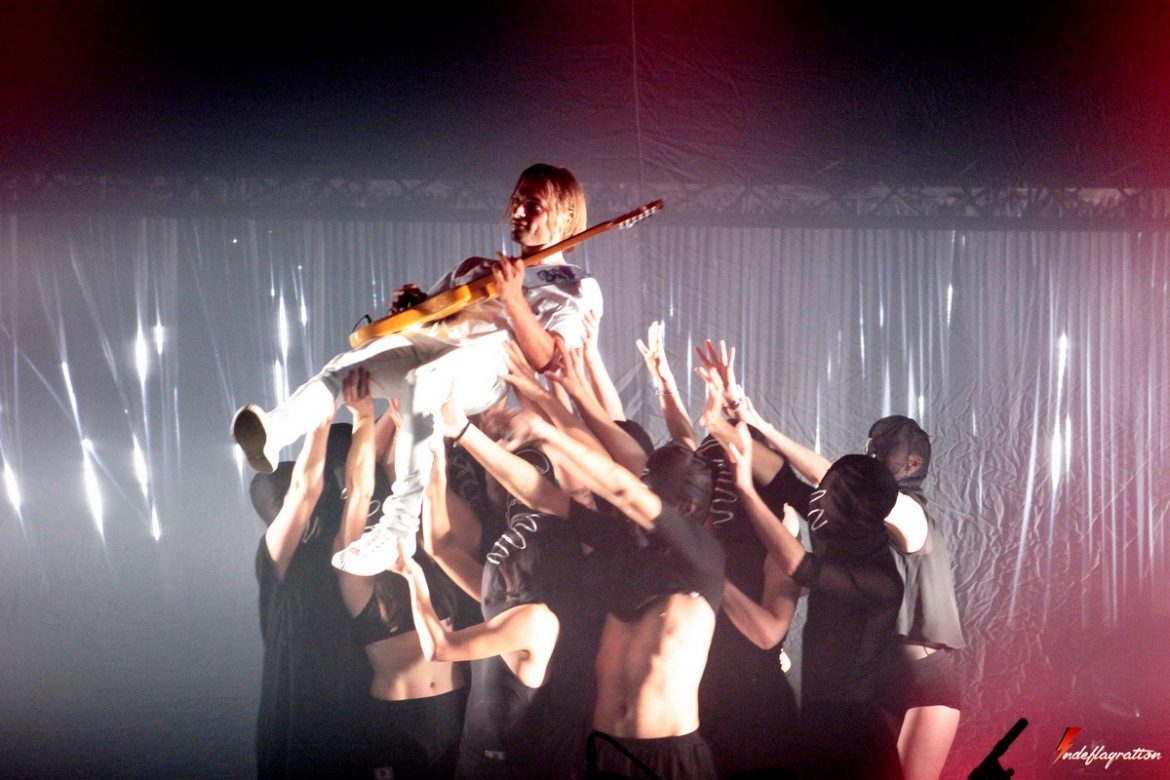 François and The Atlas Mountains en concert exceptionnel à La Cigale, Paris en 2017, avec Flavien Berger en guest star et des danseurs, chorégraphies exceptionnelles